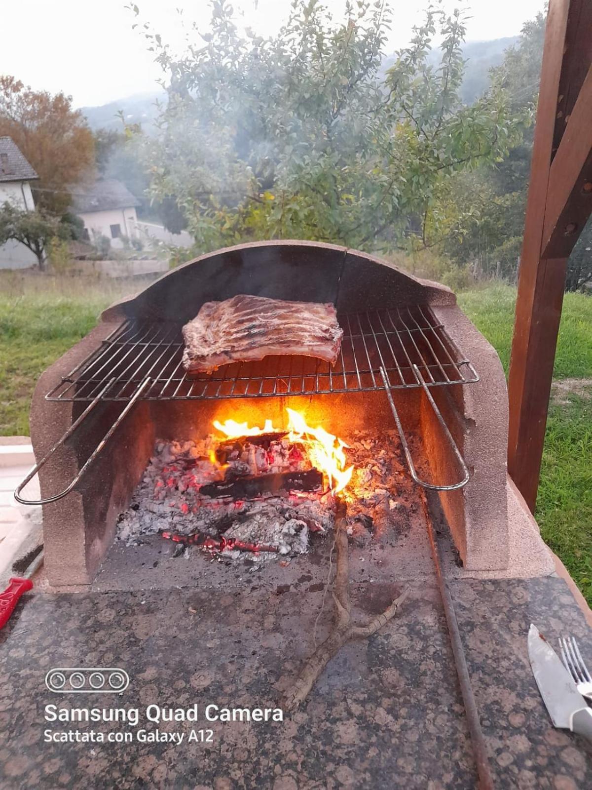 Il Casolare Bioenergetico Bed and Breakfast Albareto  Exteriör bild